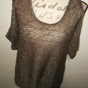 Jennifer Lopez sexy cold shoulder top med